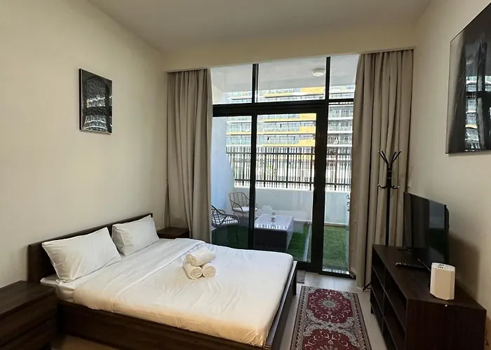Tick - Contemporary Studio With Balcony Azizi Riviera