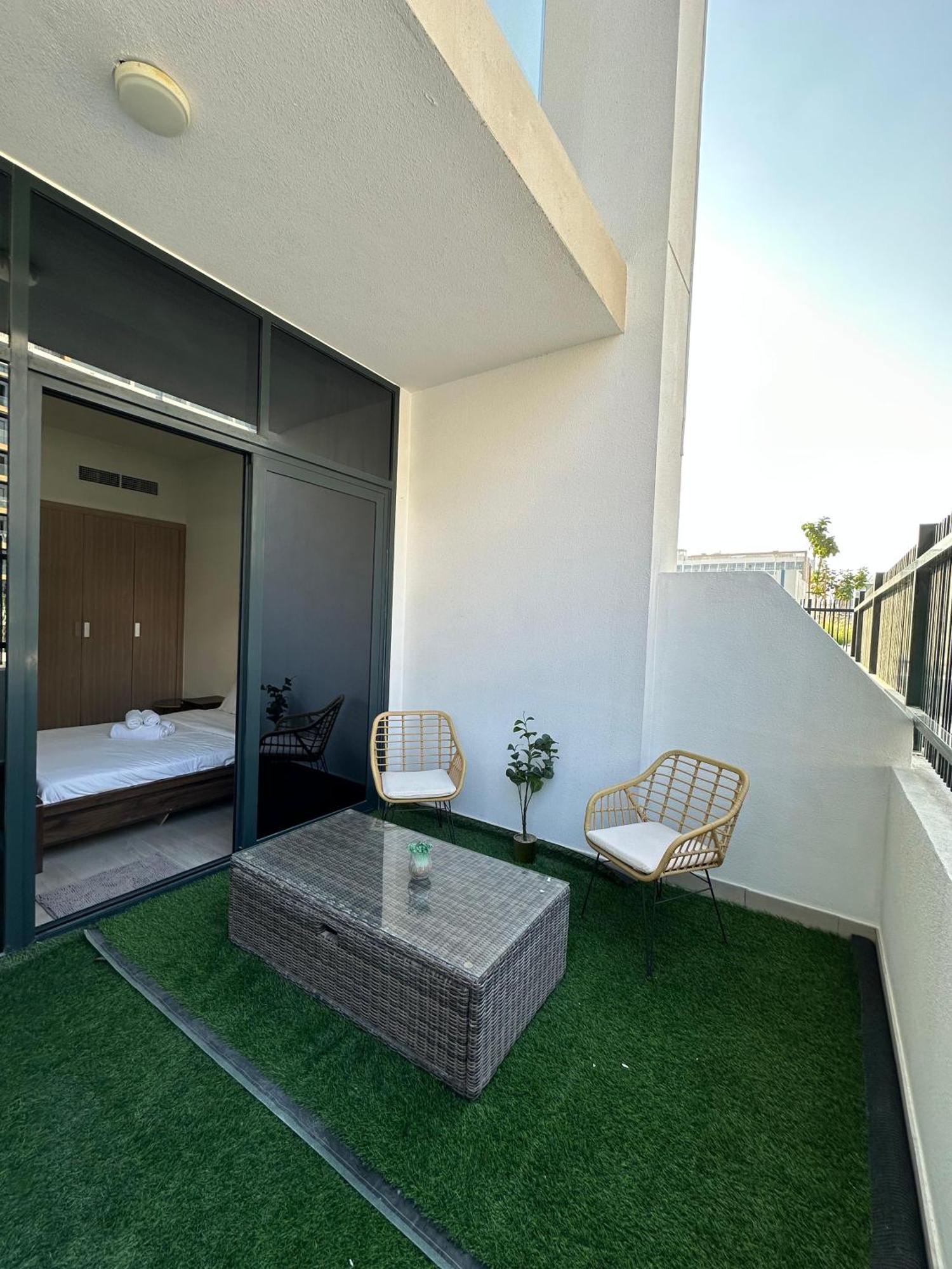 Apartment Tick - Contemporary With Balcony Azizi Riviera Dubai