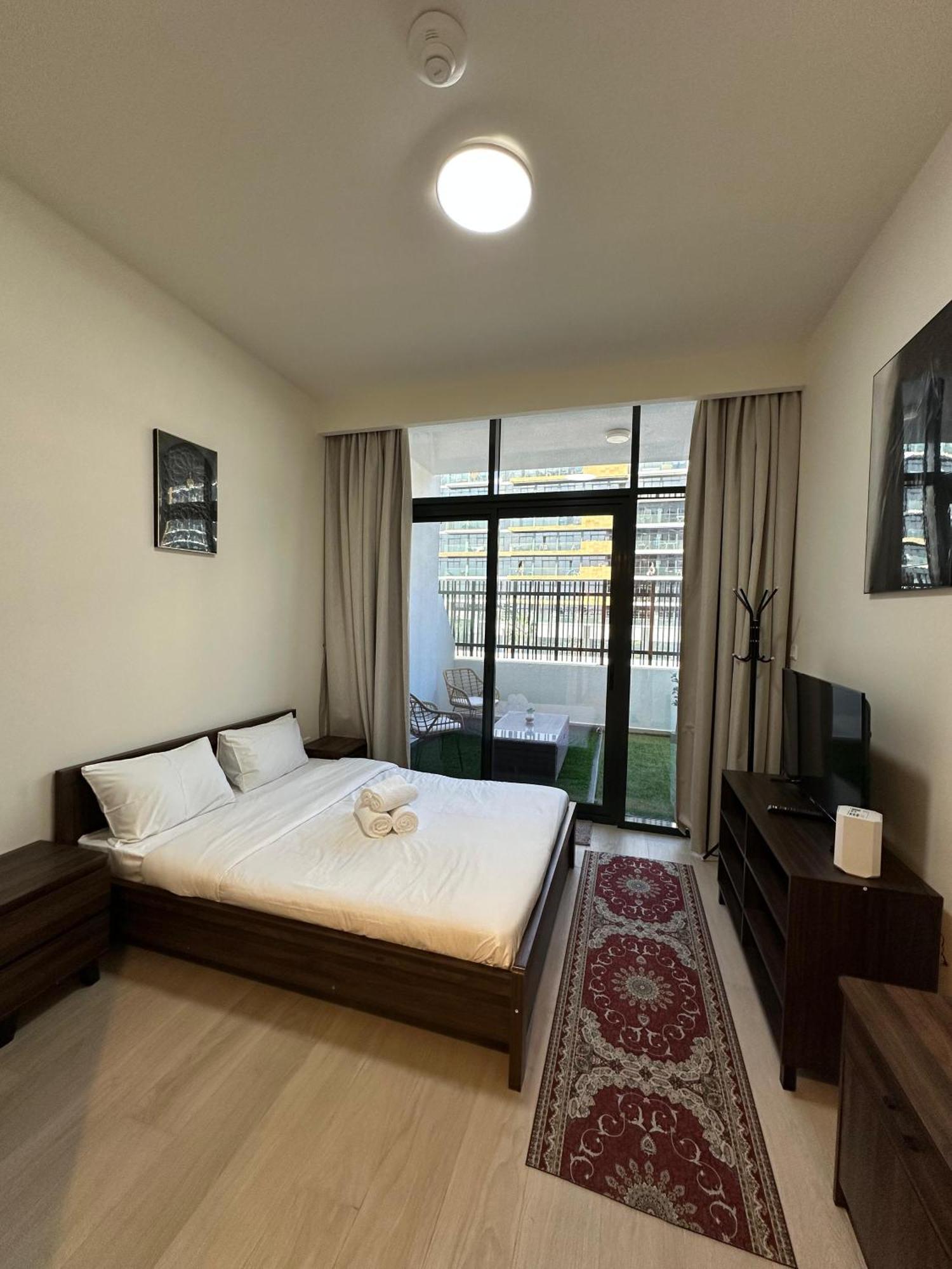 Tick - Contemporary With Balcony Azizi Riviera Apartment Dubai