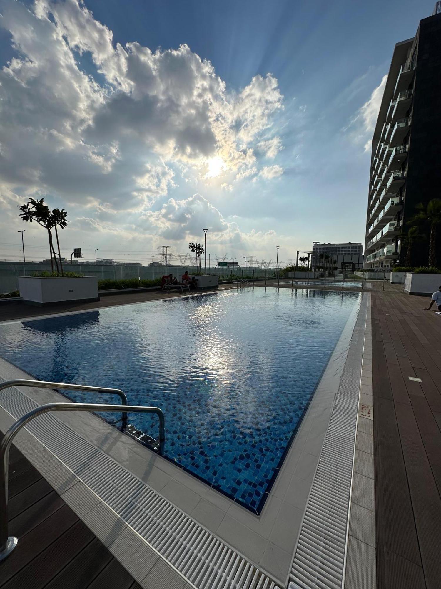 Tick - Contemporary With Balcony Azizi Riviera Apartment