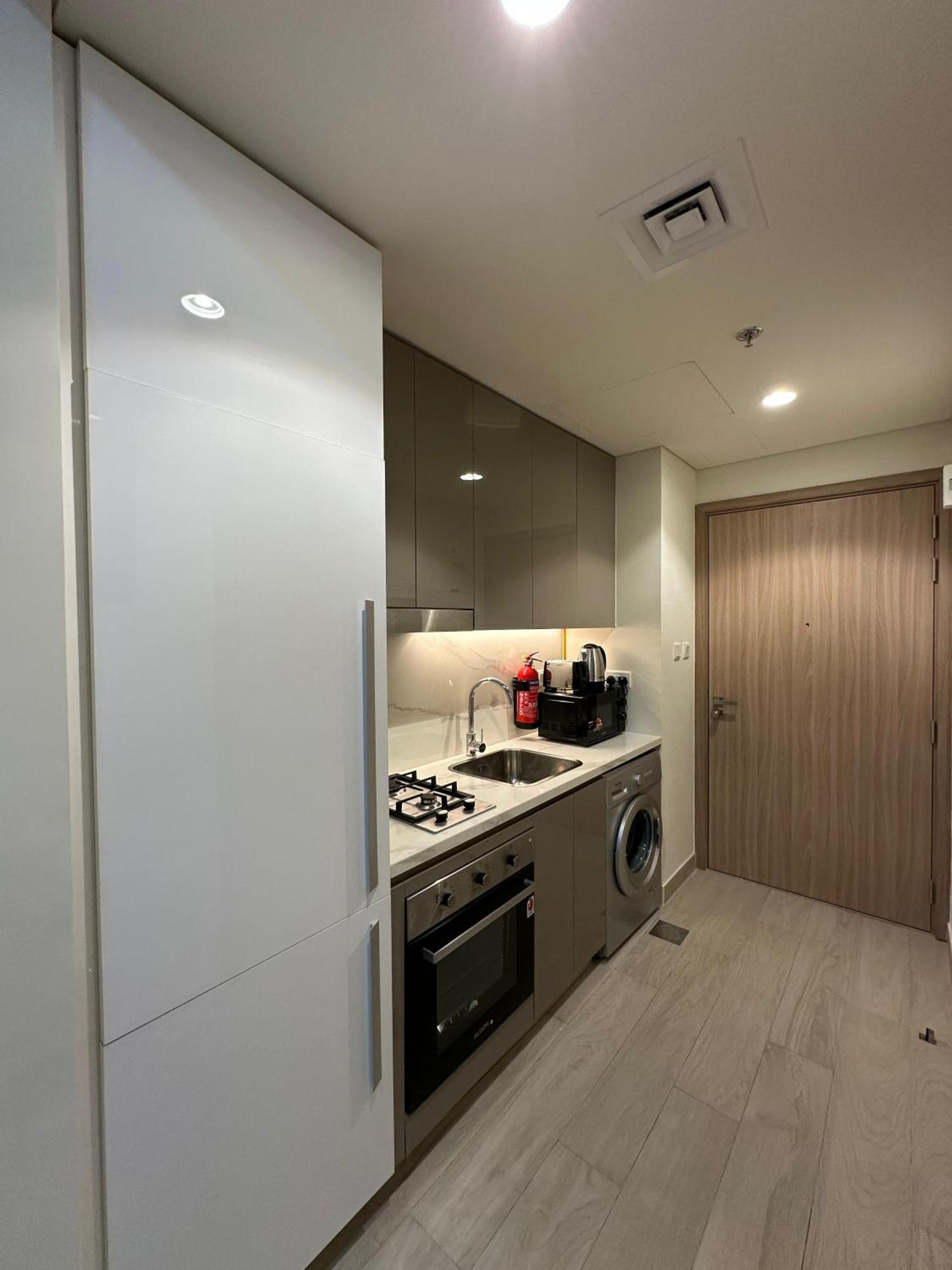 Tick - Contemporary With Balcony Azizi Riviera Apartment
