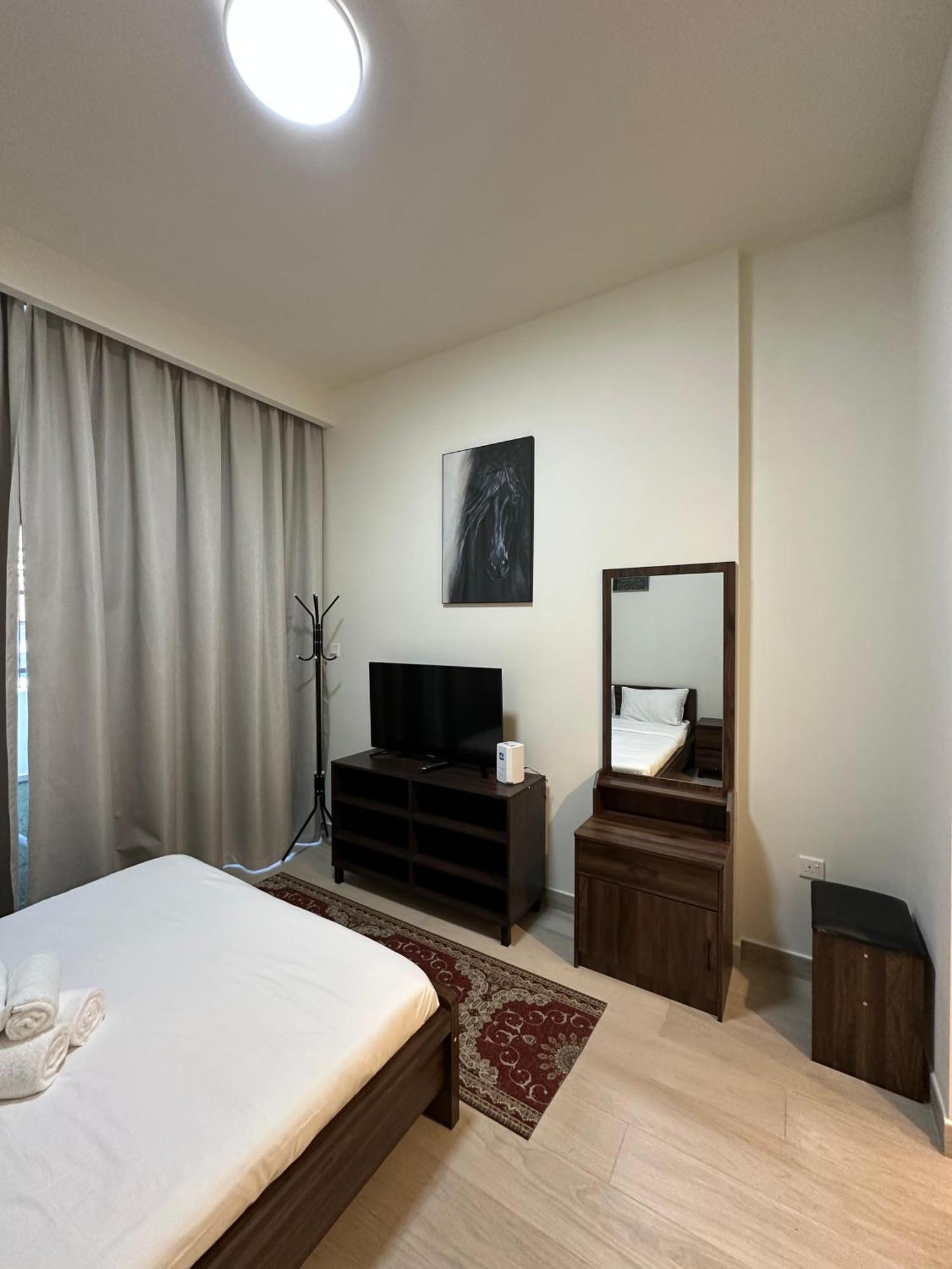 Apartment Tick - Contemporary With Balcony Azizi Riviera