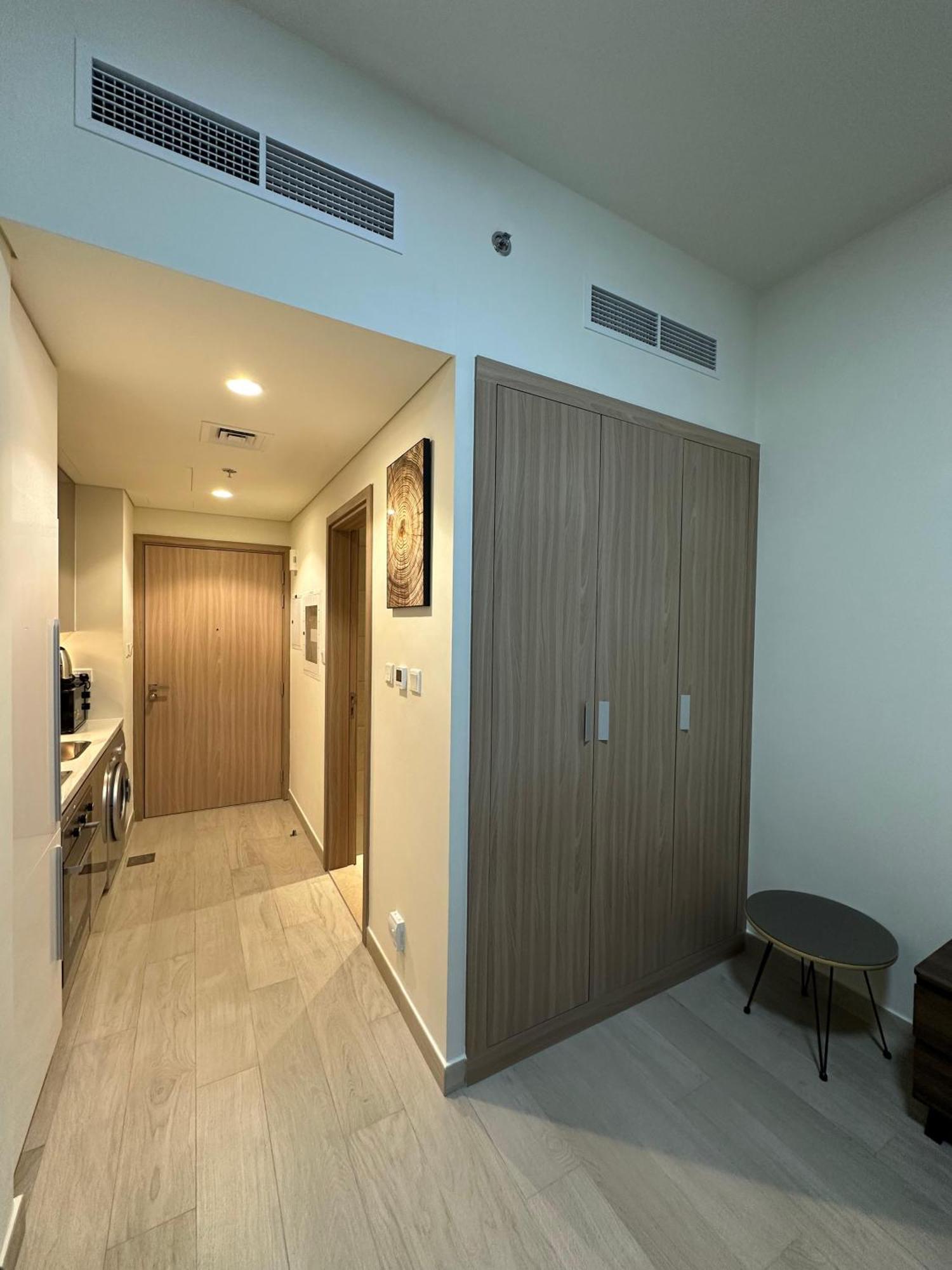 Tick - Contemporary With Balcony Azizi Riviera