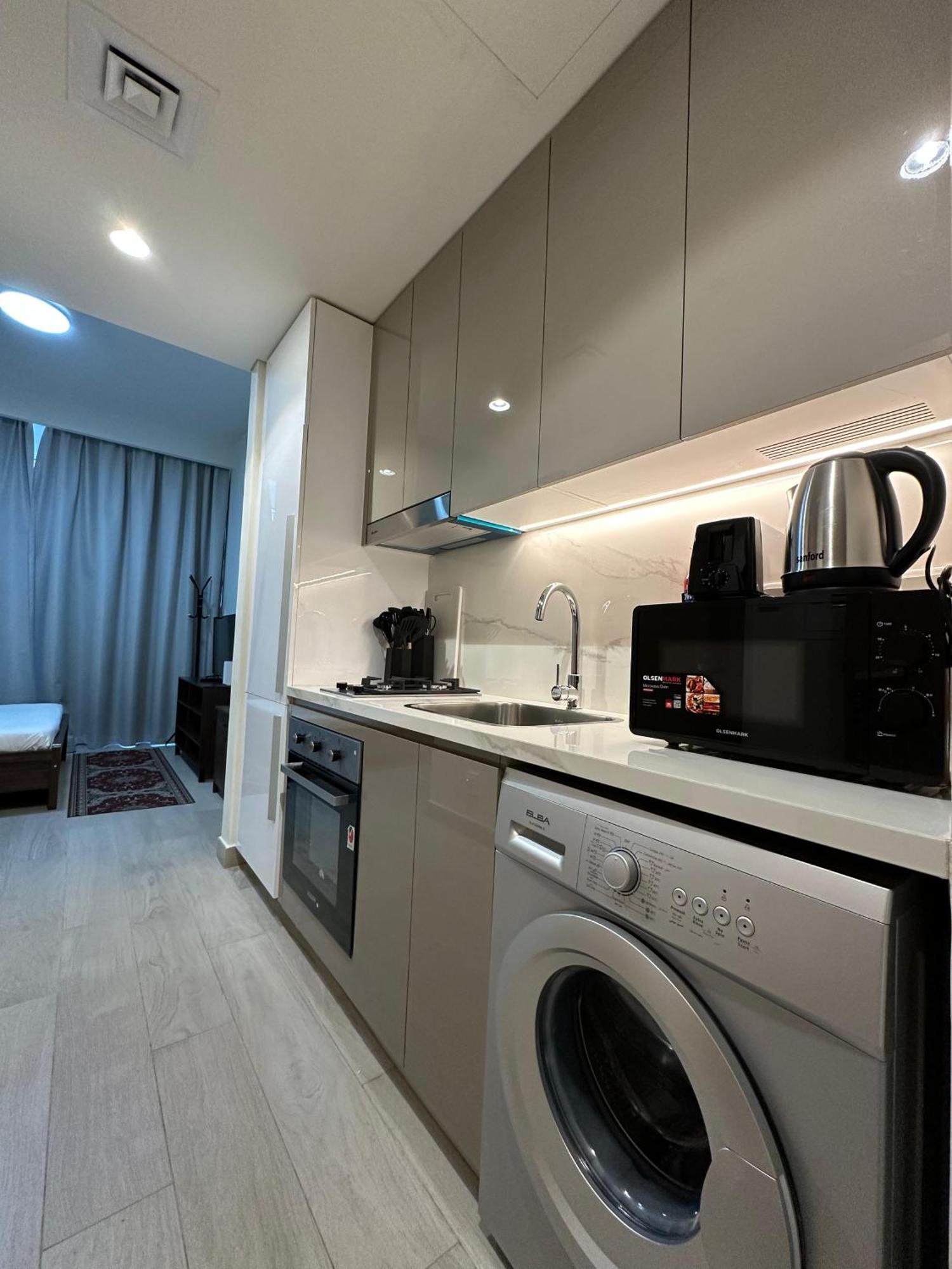 Tick - Contemporary With Balcony Azizi Riviera