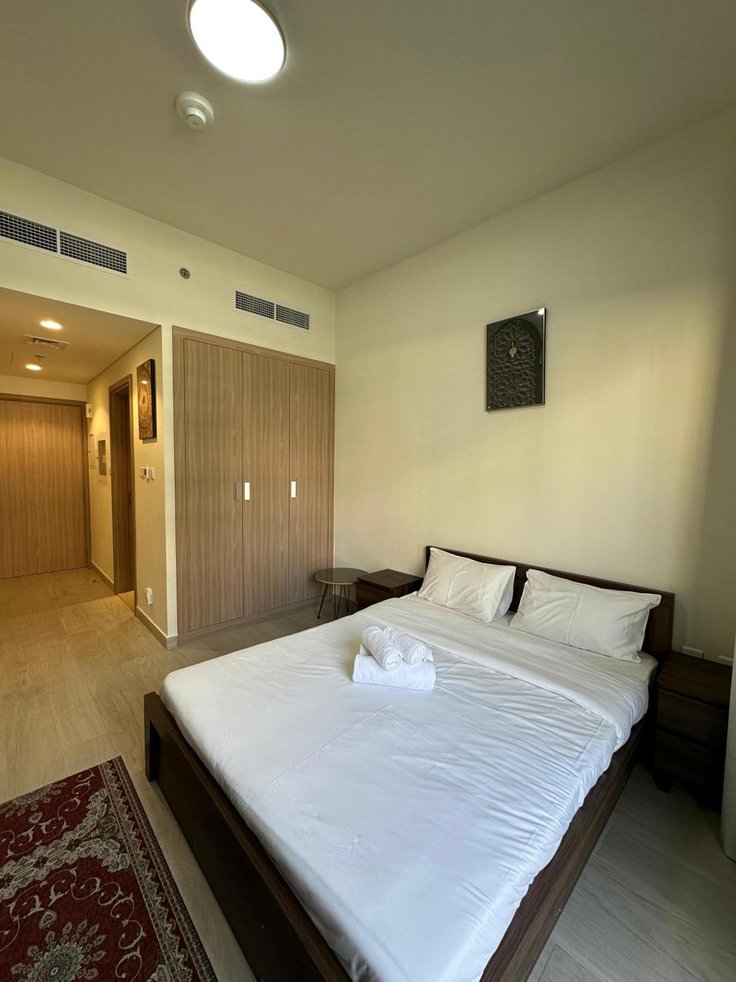 Apartment Tick - Contemporary With Balcony Azizi Riviera Dubai
