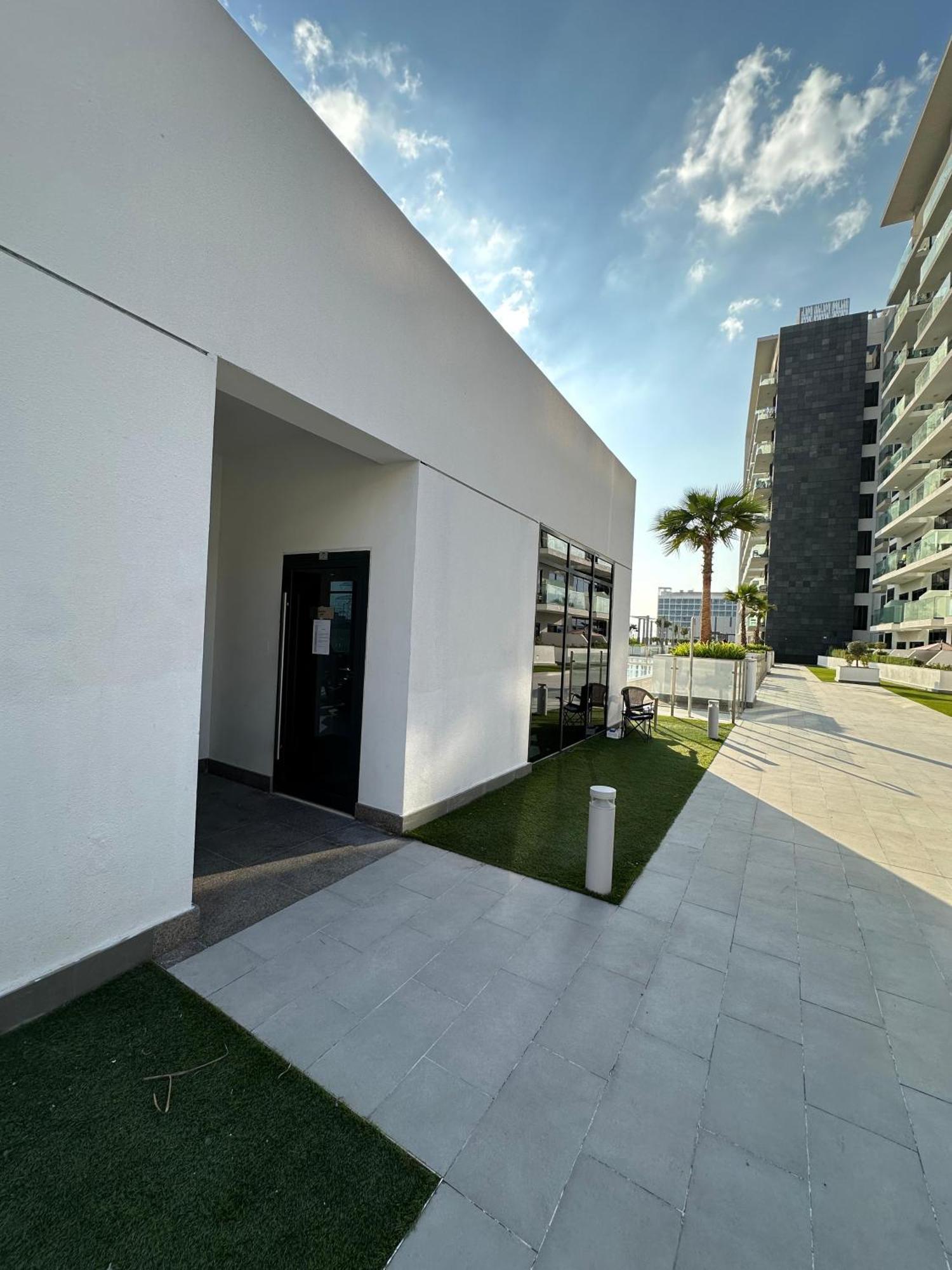 Tick - Contemporary With Balcony Azizi Riviera Apartment Dubai